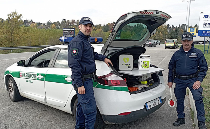 Valenza: defibrillatore sul mezzo di servizio di pronto intervento della Polizia locale